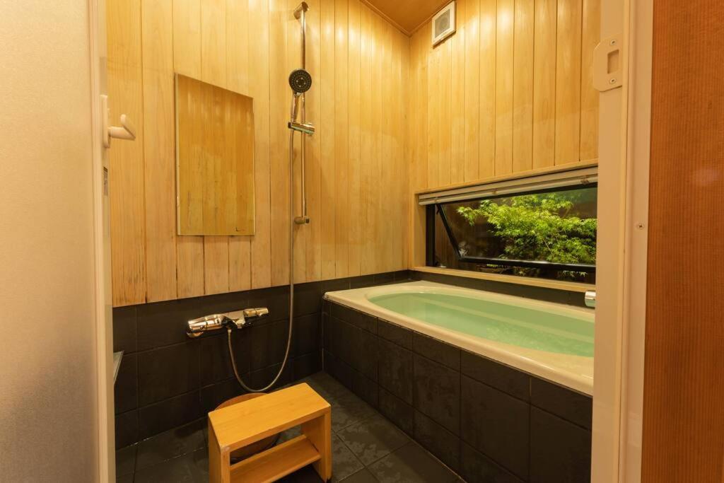 祇園せいじ庵。お風呂が素敵な貸切京町家。Netflix見放題。 Villa Kyoto Luaran gambar